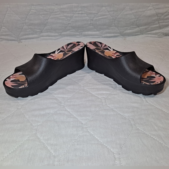 Baretraps Wedge Slide Sandals Women's 10 Black /Floral Footbed 3" Heels Open-Toe - Picture 9 of 11